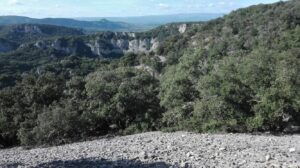 au loin Vallon pont d'arc