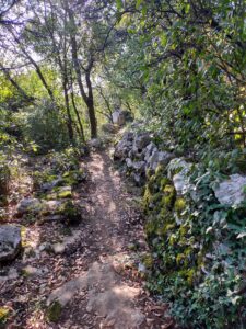sentier à Banne
